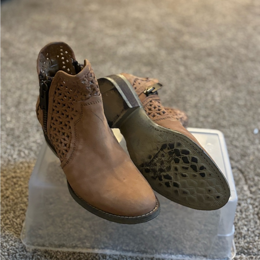 Women's Tan Ankle Boots